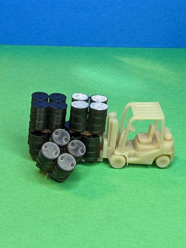 HO Scale Pallets with 55 Gallon Drums - Image 4