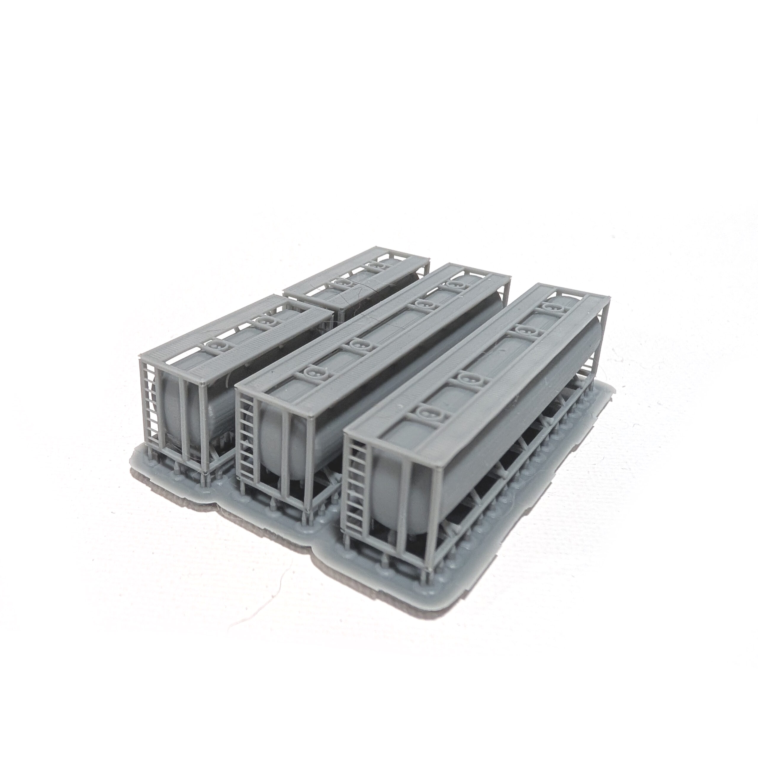 N-Scale Liquid Shipping Containers (set of 4) - Image 4