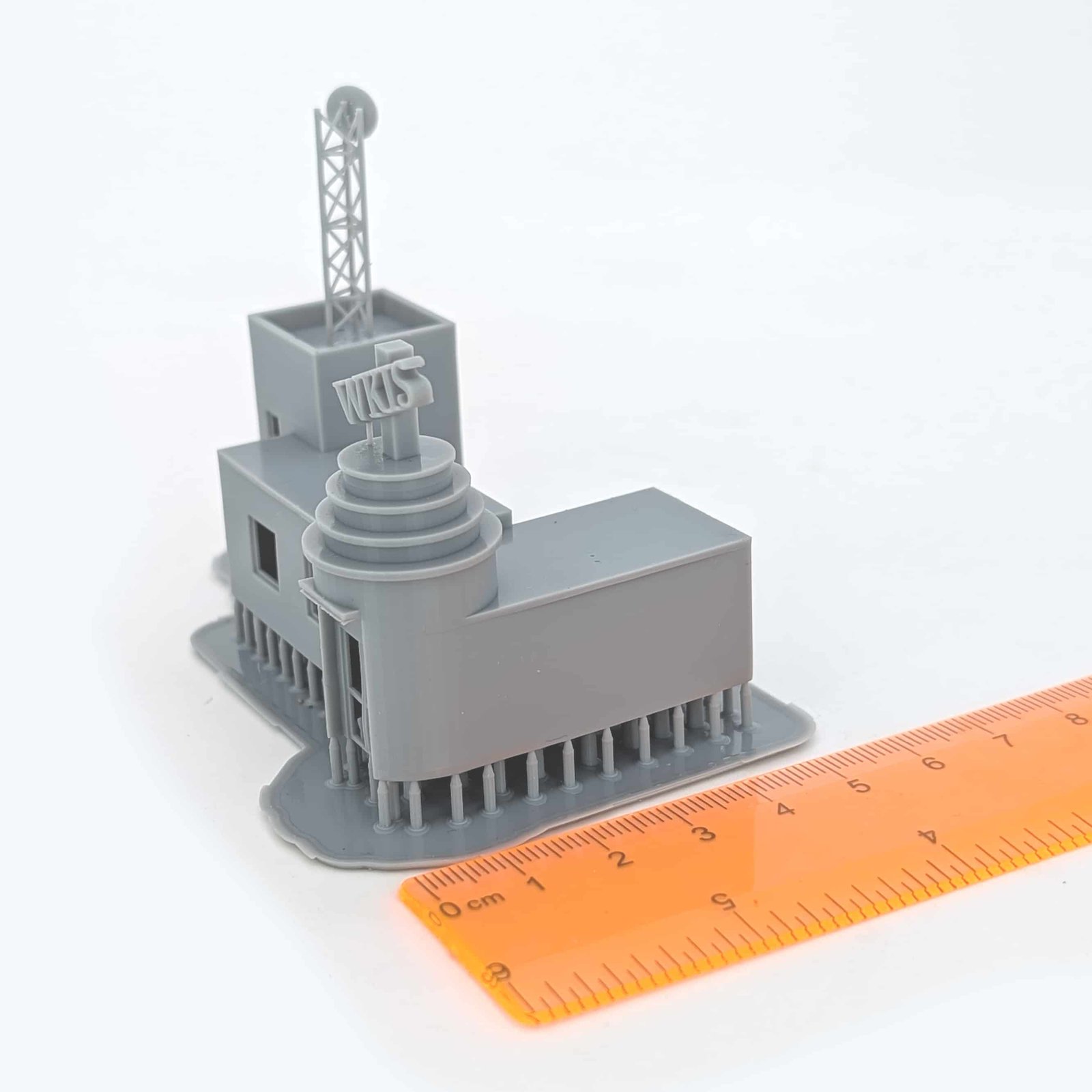 N Scale 1/160 Radio Station | Whistle Stop Models - Image 4