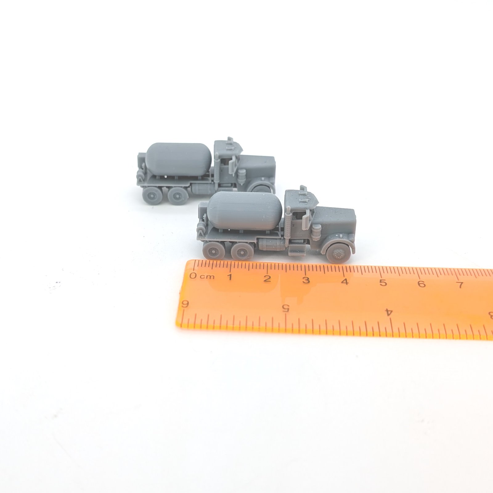 N-Scale Propane Truck Set of 2 - Image 4