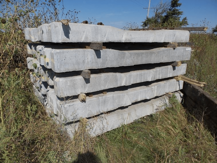 O-Scale | Concrete Tie Stacks set of 2 | Whistle Stop Models - Image 2